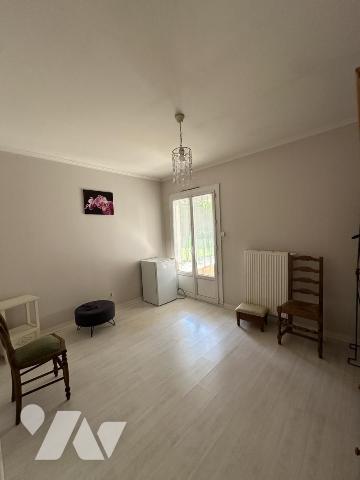 Maison plain pied 3 chambres, une cuisine, une cave, un garage