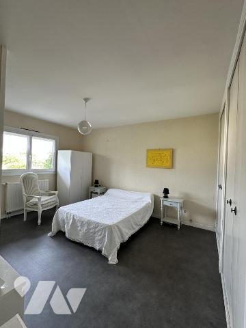Maison plain pied 3 chambres, une cuisine, une cave, un garage