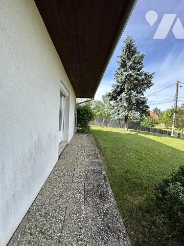 Maison plain pied 3 chambres, une cuisine, une cave, un garage
