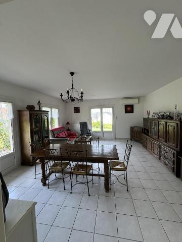 Maison plain pied 3 chambres, une cuisine, une cave, un garage