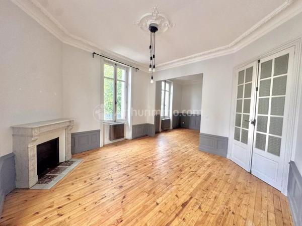Vente                                                      Appartement
                        
                     4 pièces                      95 m2                     à Clermont-Ferrand