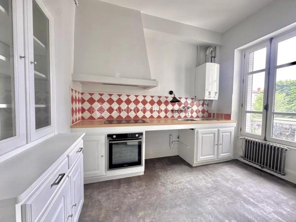 Vente                                                      Appartement
                        
                     4 pièces                      95 m2                     à Clermont-Ferrand