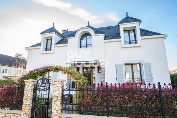 MAISON CONTEMPORAINE AVEC PRESTATIONS D'EXCEPTIONS