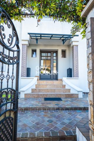 MAISON CONTEMPORAINE AVEC PRESTATIONS D'EXCEPTIONS