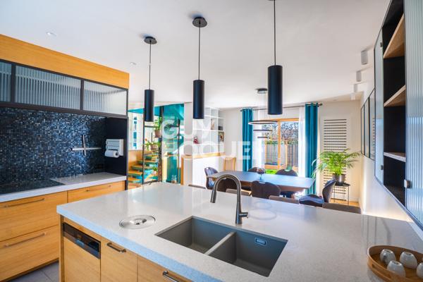 MAISON CONTEMPORAINE AVEC PRESTATIONS D'EXCEPTIONS