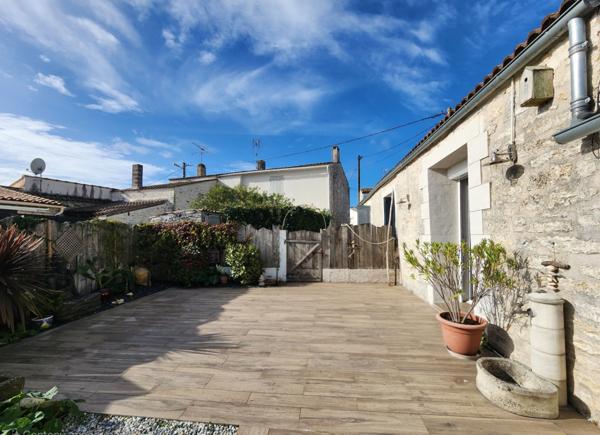 Maison de charme en pierre – 4 pièces – 75 m² – Île d’Oléron – 286 740 € HAI