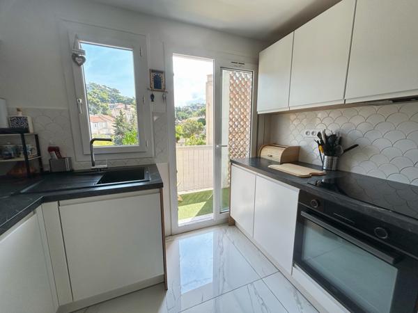 Appartement de type 3 avec cave au Roucas Blanc