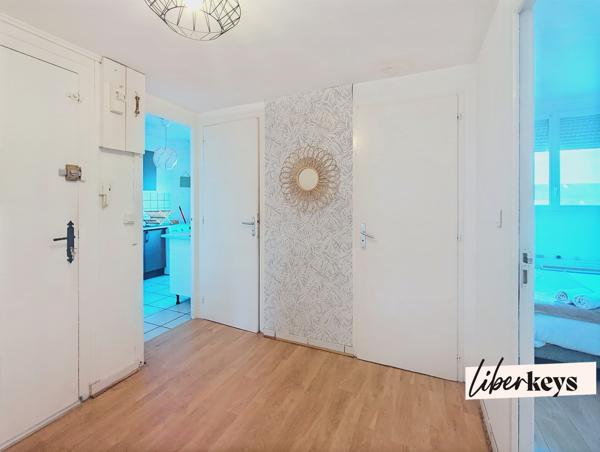 ✨ EXCLUSIVITÉ LIBERKEYS – Appartement lumineux au dernier étage – Fort potentiel locatif à Saumur ✨