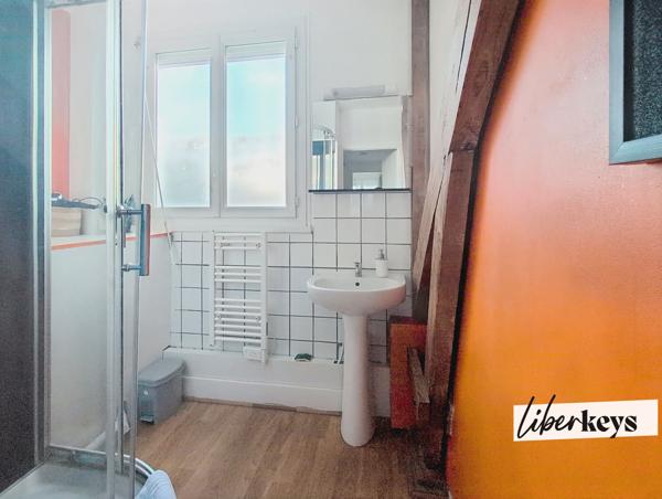 ✨ EXCLUSIVITÉ LIBERKEYS – Appartement lumineux au dernier étage – Fort potentiel locatif à Saumur ✨