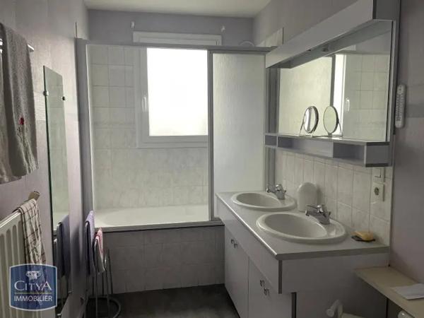 Appartement à louer 3 pièces 69.57m² Bourg-en-Bresse (01000)