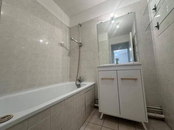 Appartement 2 pièces                                        - 38000 Grenoble Réf : 4969