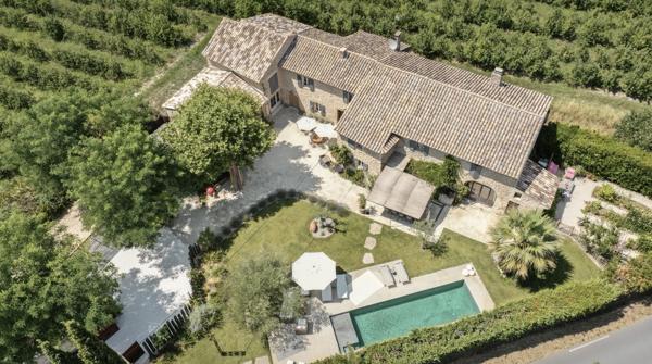 Taillades (84300) Mas d'exception au pied du Luberon.