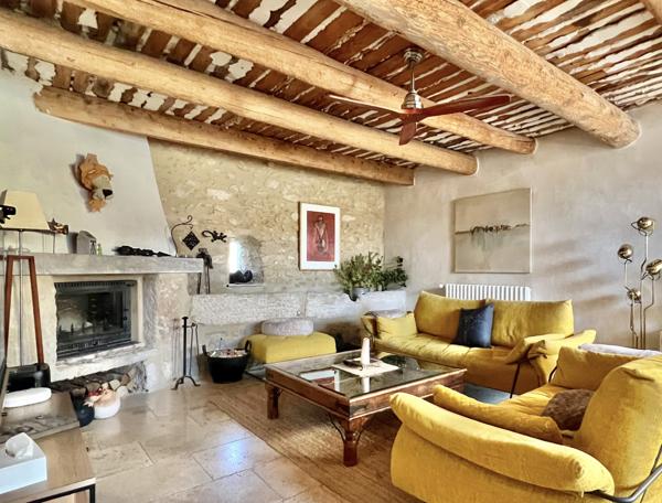 Taillades (84300) Mas d'exception au pied du Luberon.