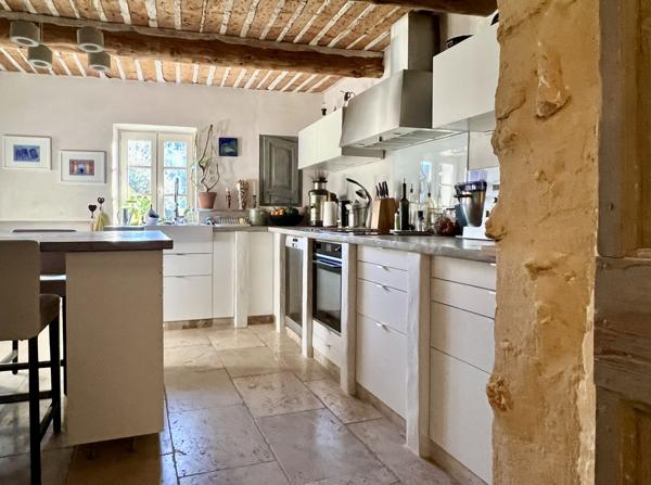 Taillades (84300) Mas d'exception au pied du Luberon.