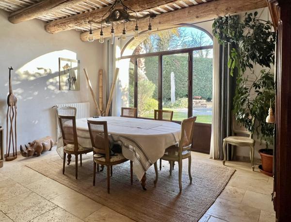 Taillades (84300) Mas d'exception au pied du Luberon.