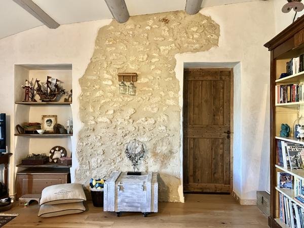 Taillades (84300) Mas d'exception au pied du Luberon.