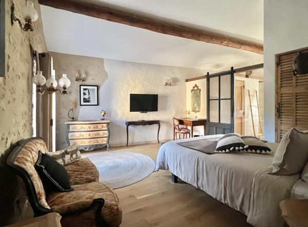 Taillades (84300) Mas d'exception au pied du Luberon.