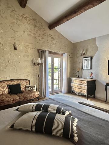 Taillades (84300) Mas d'exception au pied du Luberon.