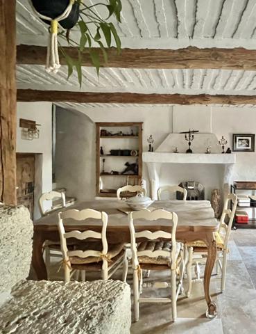 Taillades (84300) Mas d'exception au pied du Luberon.