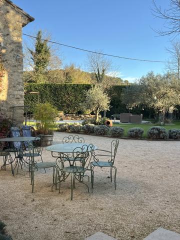 Taillades (84300) Mas d'exception au pied du Luberon.