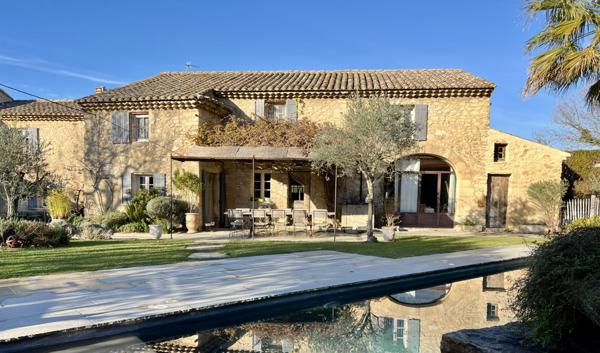 Taillades (84300) Mas d'exception au pied du Luberon.
