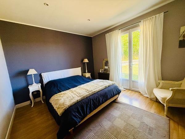Villa contemporaine avec piscine et parc arboré , Penne d agenais