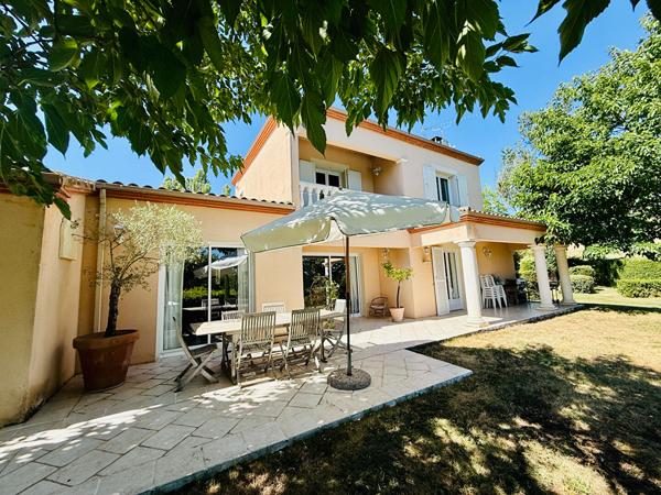 Villa contemporaine avec piscine et parc arboré , Penne d agenais