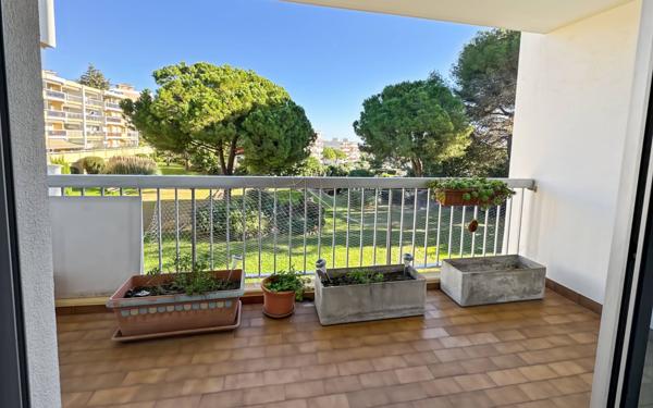 Appartement à vendre    3 pièces • 76,43 m2 Antibes