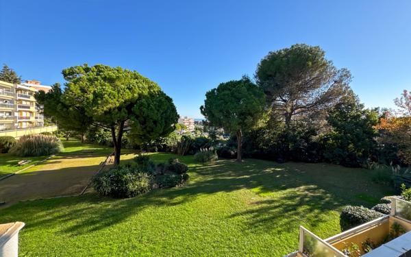 Appartement à vendre    3 pièces • 76,43 m2 Antibes