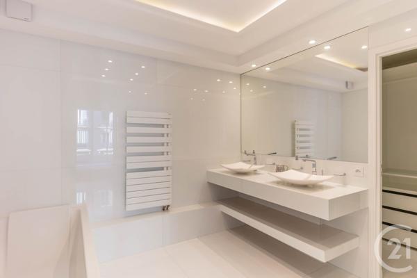 Appartement F3 à vendre  3 pièces - 115,78 m2 PARIS - 75016