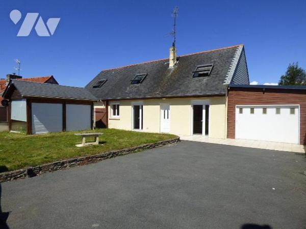 Maison construite en parpaings sous ardoises fibro, comprenant :
Au rez-de-chaussée : cuisine ...