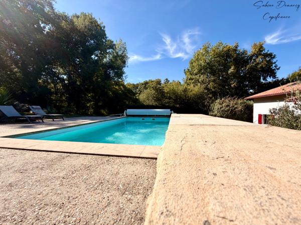 En exclusivité sur ASCAIN - Villa avec piscine