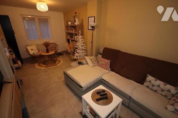 MAISON SEMI MITOYENNE HABITABLE DE PLAIN PIED