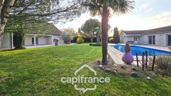 CHALON SUR SAONE, Villa 370 m², 11 pièces, piscine, dépendances sur 3325 m² de terrain