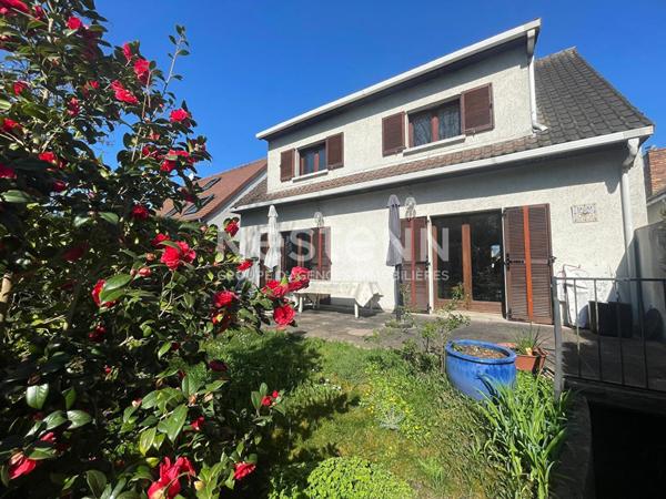 NESTENN IGNY - Maison Familiale de 140 m² à Igny , 3 chambres, double séjour traversant avec direct au jardin, garage, sous-sol, Proche école STEINER, Ligne V et RER B Massy-Palaiseau, 15 min de Vélizy, Axes N118/A6/A10