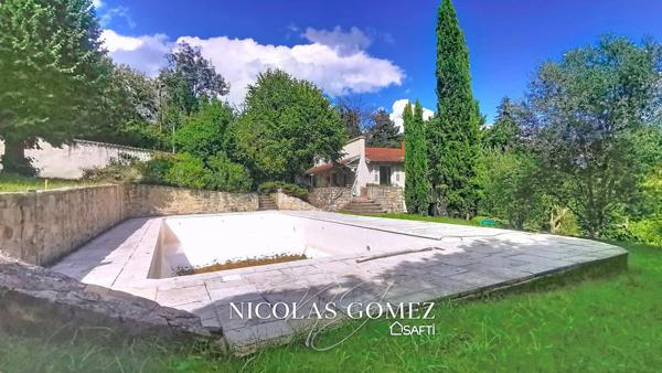 Maison T7 4-5 chambres à rénover sur les hauteurs de Trévoux