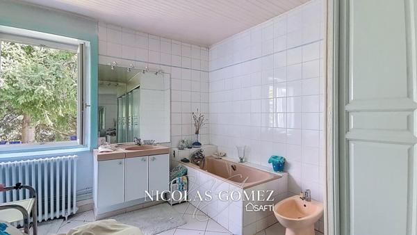 Maison T7 4-5 chambres à rénover sur les hauteurs de Trévoux