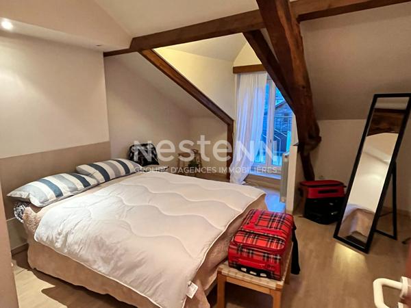 Maison de ville à vendre Saint-Céré : 114 m2 habitable, 3 chambres, garage, deux terrasses, commodités à pied.