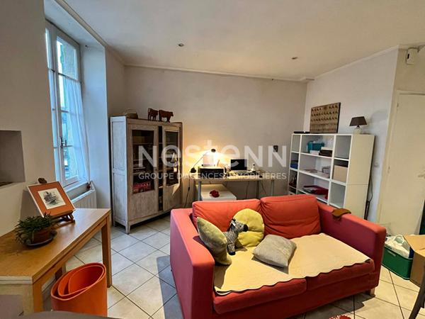 Maison de ville à vendre Saint-Céré : 114 m2 habitable, 3 chambres, garage, deux terrasses, commodités à pied.