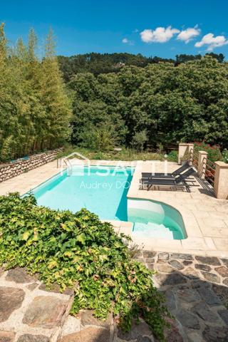 07140 Chambonas : Ensemble immobilier de 4 logements avce Piscine et chataigneraie