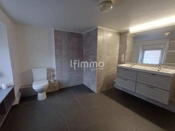 Immeuble comprenant deux logements