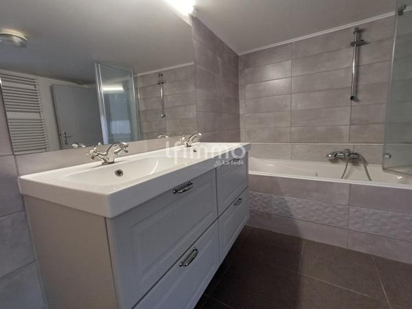 Immeuble comprenant deux logements