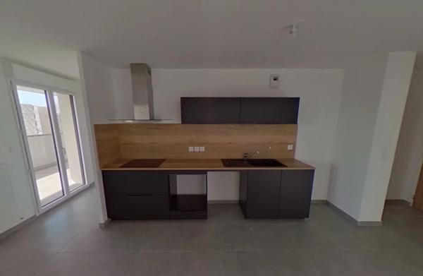 APPARTEMENT T3 A LOUER - VAULX EN VELIN Pre-de-l-Herbe 65.85 m 2 895 € charges comprises par mois