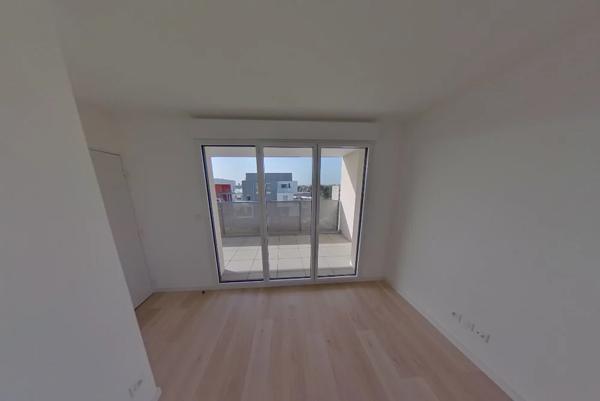 APPARTEMENT T3 A LOUER - VAULX EN VELIN Pre-de-l-Herbe 65.85 m 2 895 € charges comprises par mois