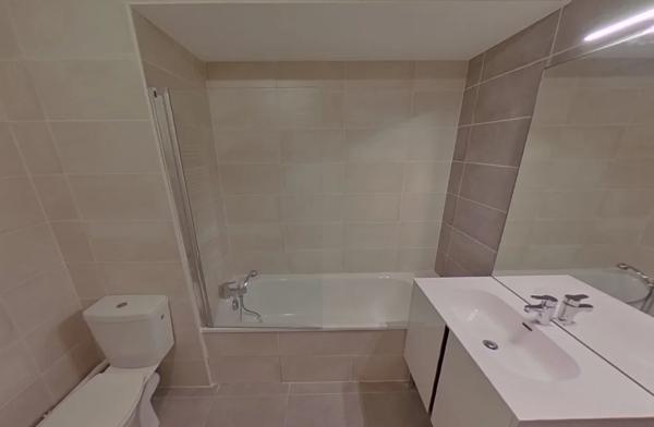 APPARTEMENT T3 A LOUER - VAULX EN VELIN Pre-de-l-Herbe 65.85 m 2 895 € charges comprises par mois