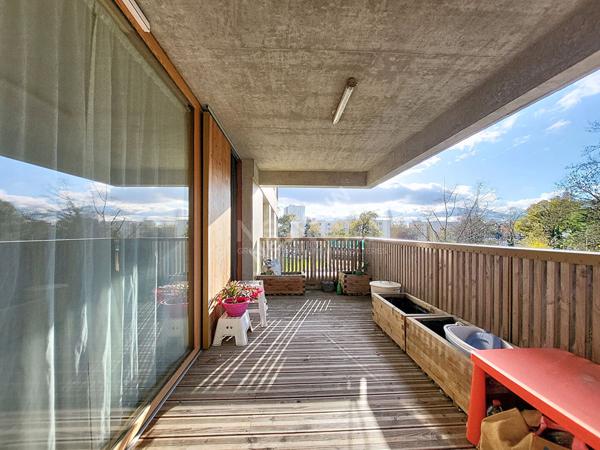 Orvault Cardo -Nantes Nord : Exclusivité ! En vente , Appartement T4 de 76 m², proche toutes commodités, résidence 2016 avec ascenseur, 3 chambres. Cave et parking couvert.