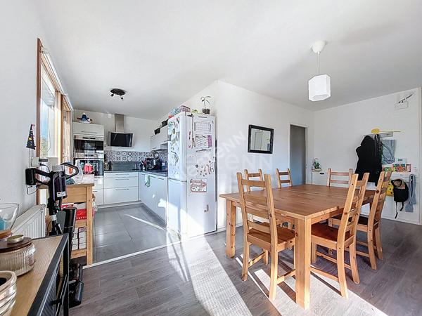 Orvault Cardo -Nantes Nord : Exclusivité ! En vente , Appartement T4 de 76 m², proche toutes commodités, résidence 2016 avec ascenseur, 3 chambres. Cave et parking couvert.