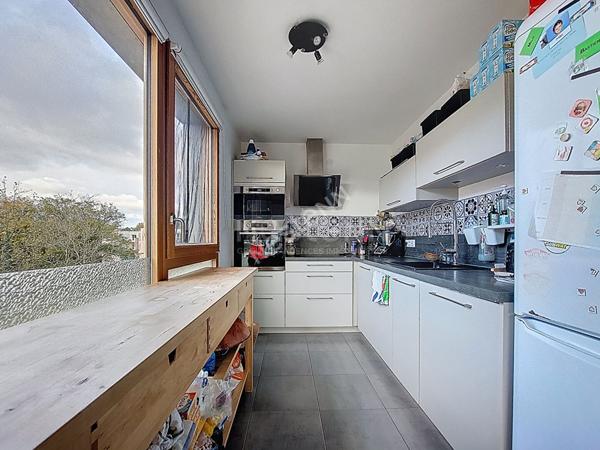 Orvault Cardo -Nantes Nord : Exclusivité ! En vente , Appartement T4 de 76 m², proche toutes commodités, résidence 2016 avec ascenseur, 3 chambres. Cave et parking couvert.