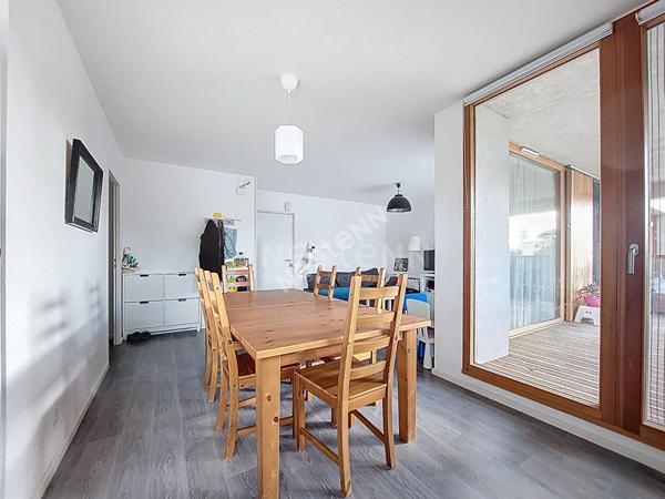 Orvault Cardo -Nantes Nord : Exclusivité ! En vente , Appartement T4 de 76 m², proche toutes commodités, résidence 2016 avec ascenseur, 3 chambres. Cave et parking couvert.