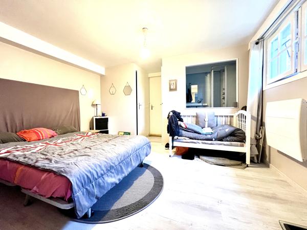 Maison
                                                                                                                                                                                                                                                                                                                        5 pièce(s)                                                                                                                                                                                                          4 chambre(s)                                                                                                                                                                                                          134  m²